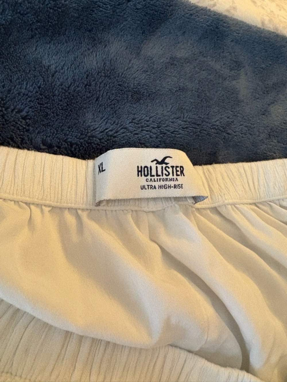 Hollister Cream Ultra High-Rise Skirt